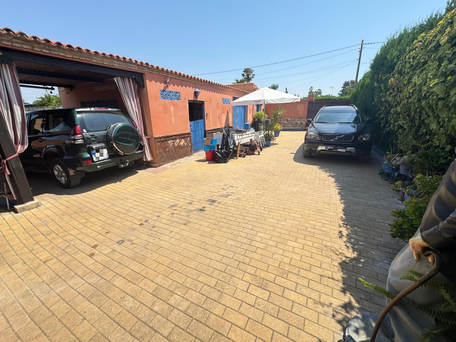 Aparcament de Casa o xalet en venda en Dos Hermanas amb Aire condicionat, Jardí privat i Piscina