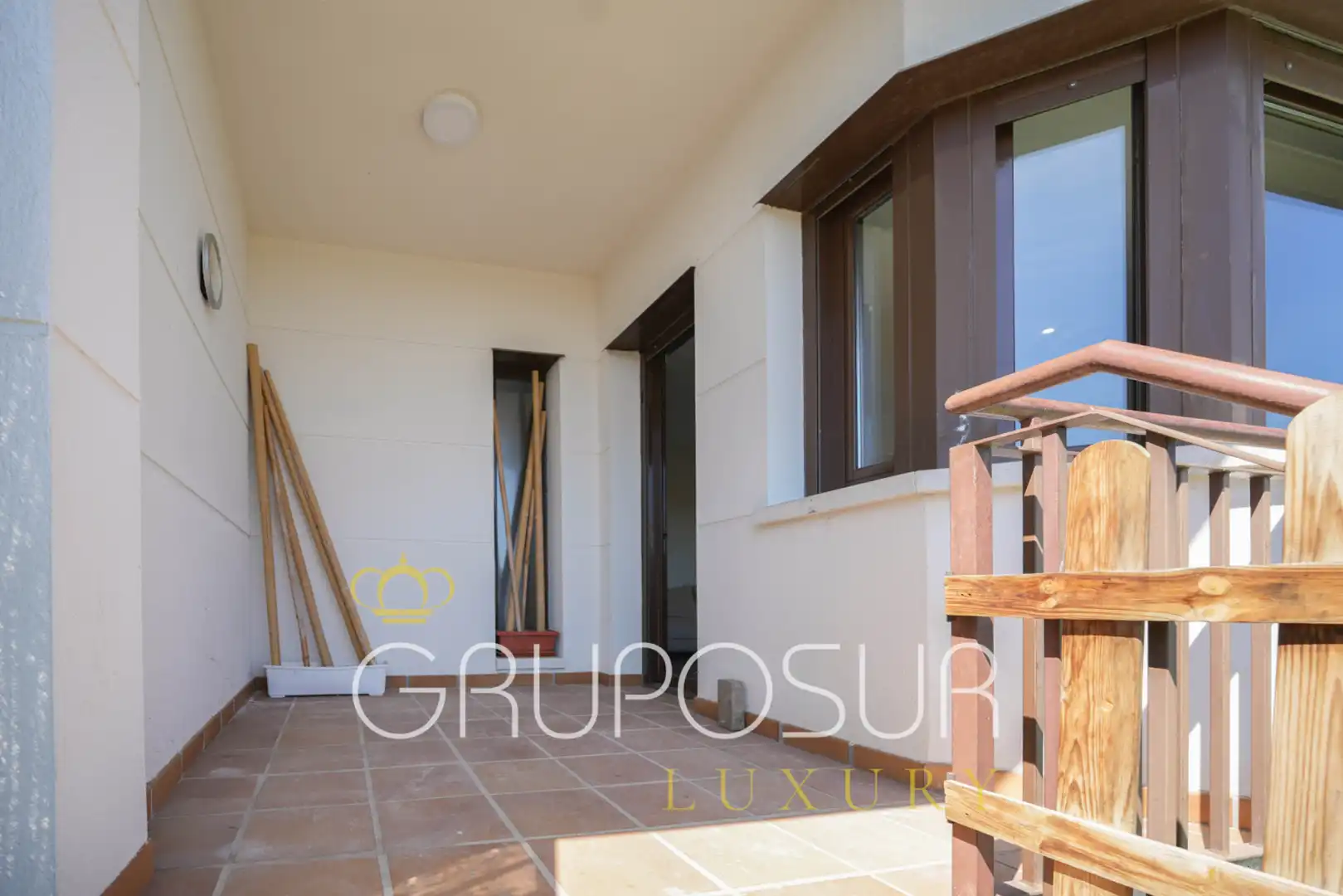 Terrasse von Einfamilien-Reihenhaus zum Verkauf in Aldeamayor de San Martín mit Heizung, Privatgarten und Parkett