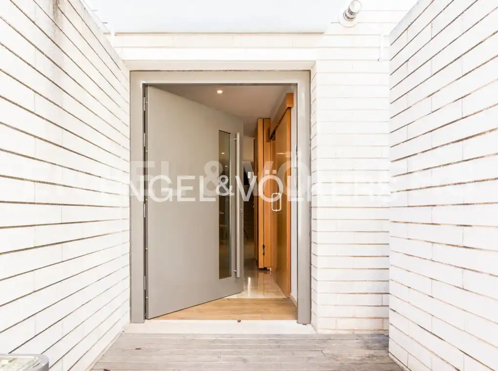 Houses for sale in Barcelona  with Air Conditioner, Heating and Private garden