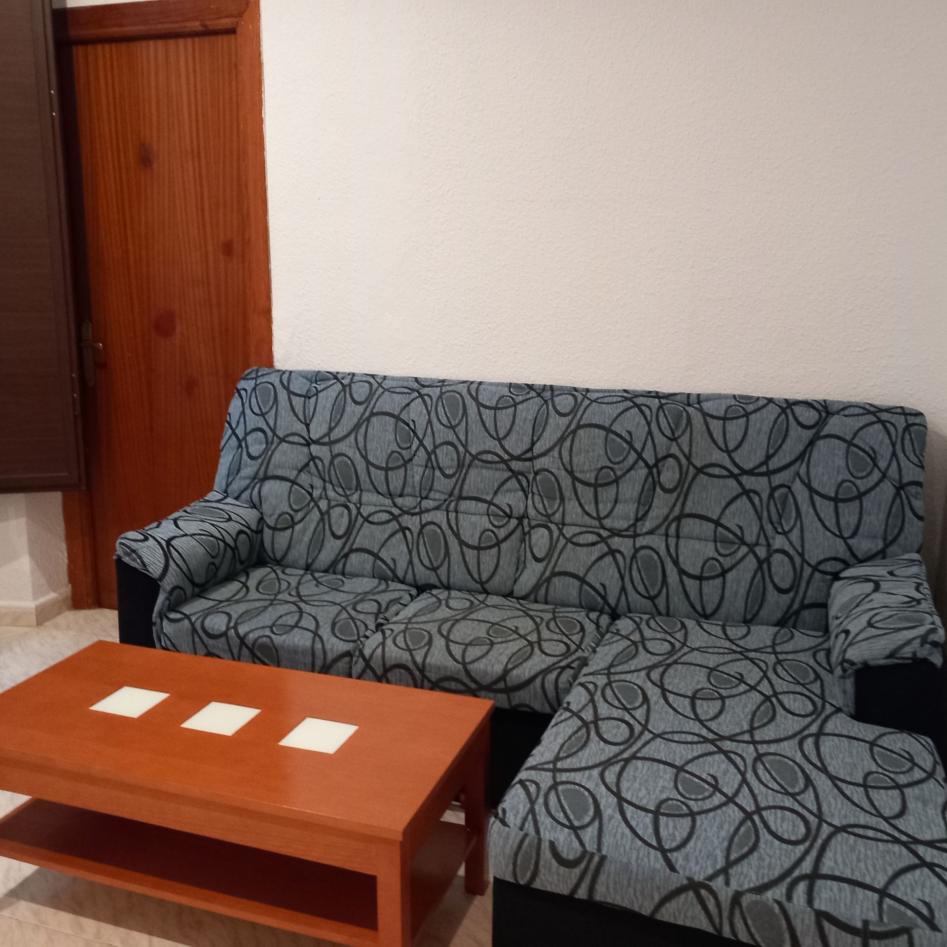 Living room of Flat to rent in  Granada Capital  with Heating, Furnished and Washing machine