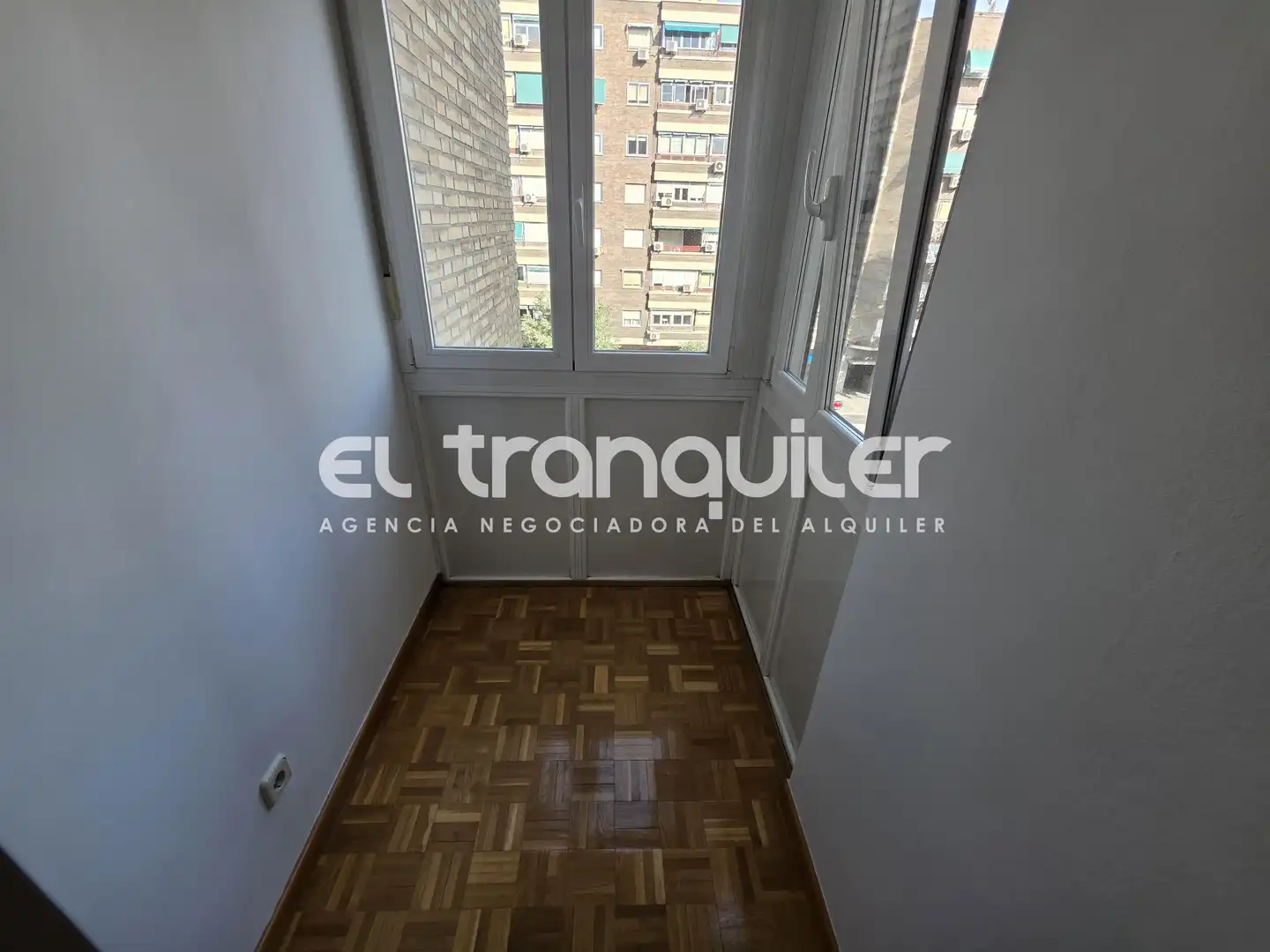 Bedroom of Study for rent in Madrid  with Air Conditioner, Parquet flooring and Washing machine