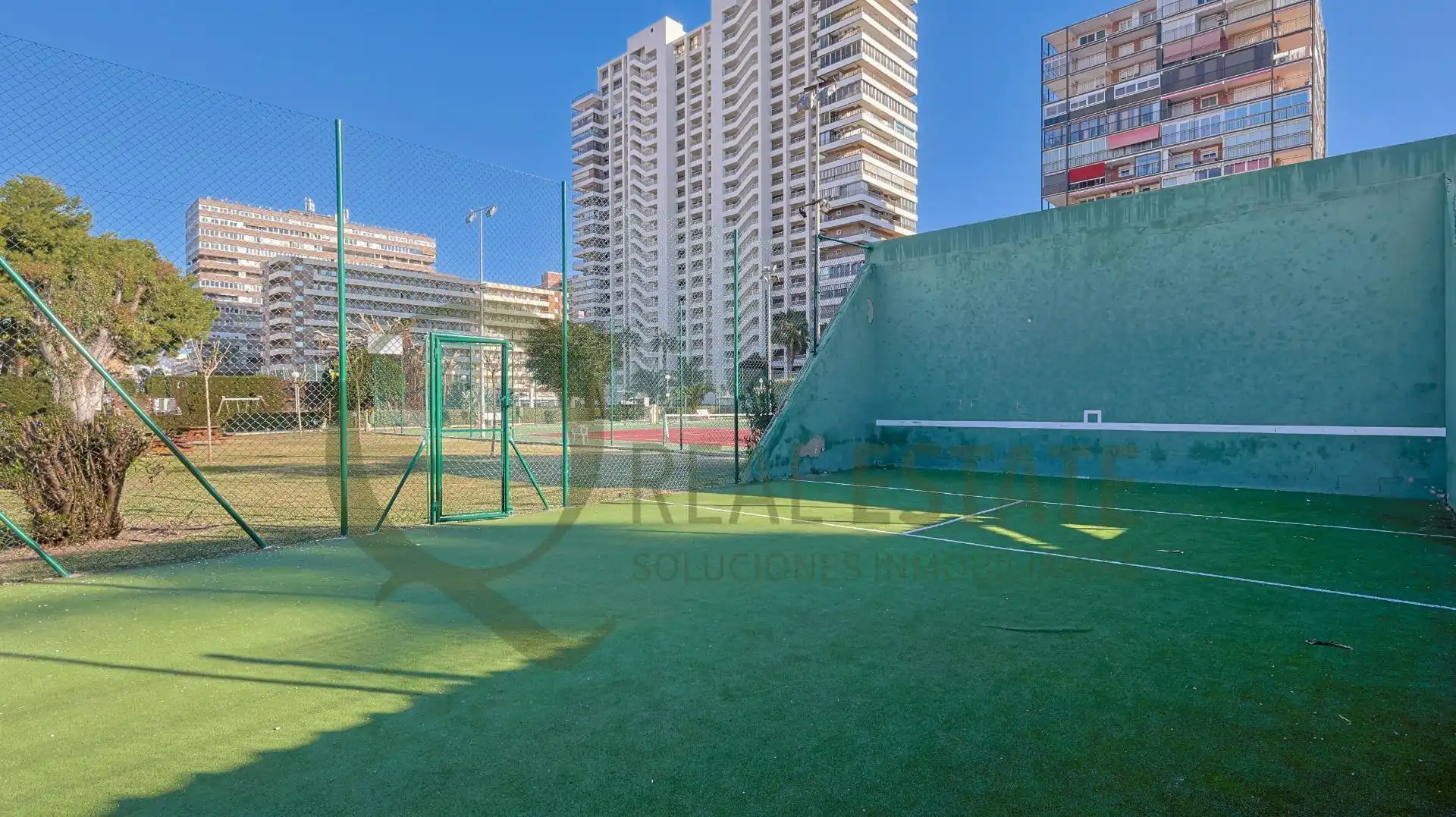 Außenansicht von Wohnung zum Verkauf in Alicante / Alacant mit Heizung, Privatgarten und Terrasse
