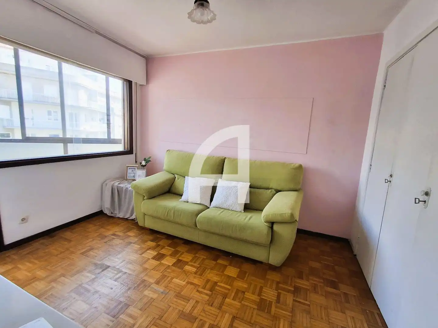 Sala d'estar de Pis en venda en Vigo  amb Calefacció, Terrassa i Traster