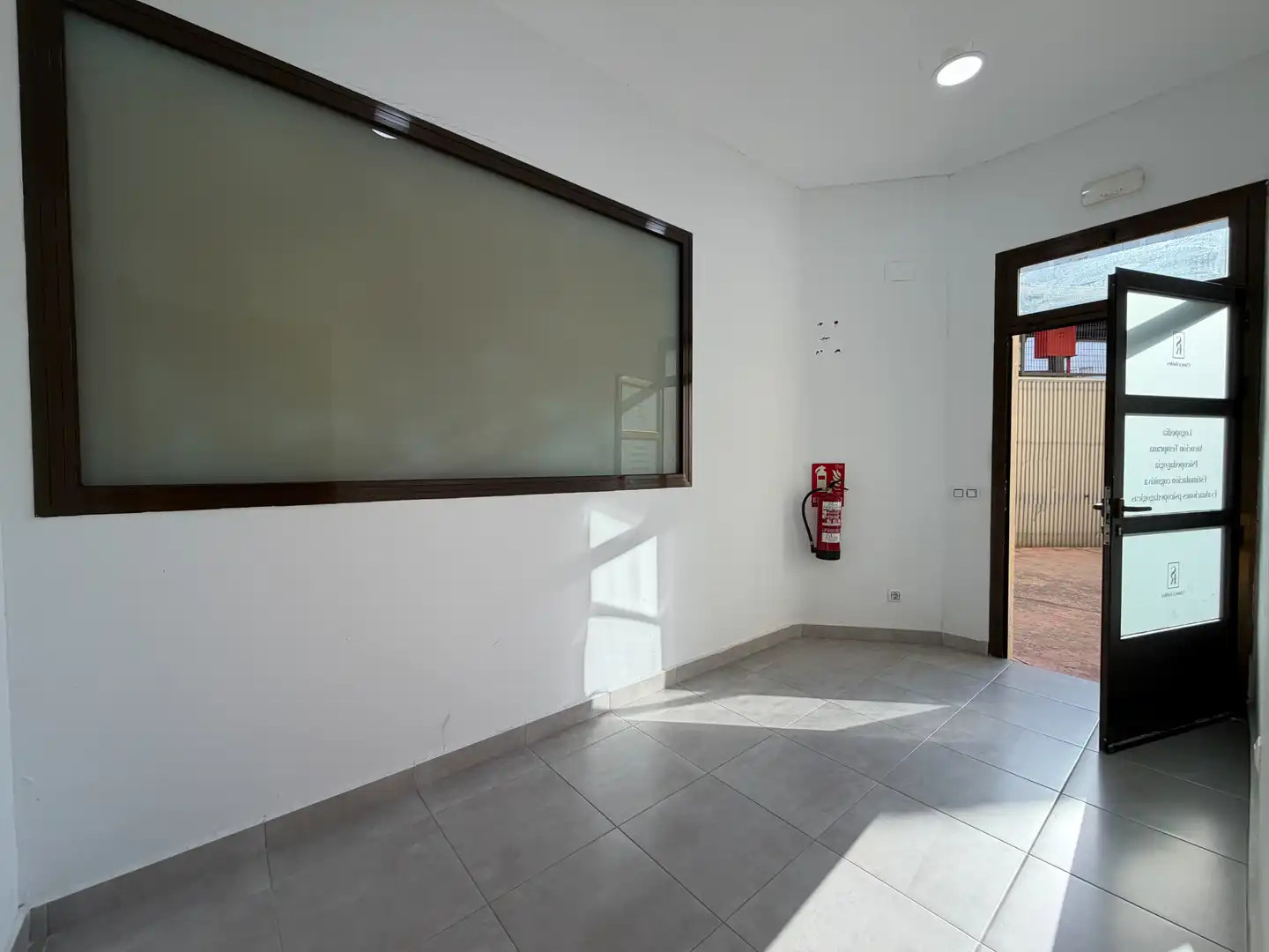 Local de alquiler en Calle Andrés de Plasencia, Los Pinos - El Pilar