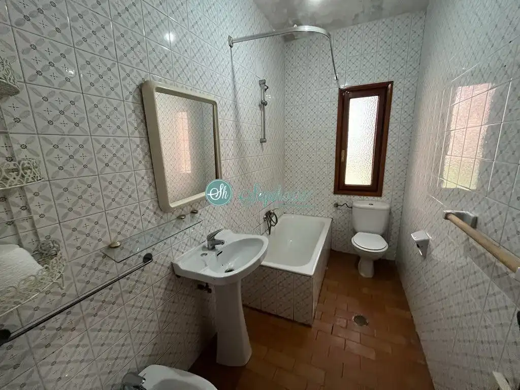 Bathroom of Flat for sale in Segovia  with Terrace