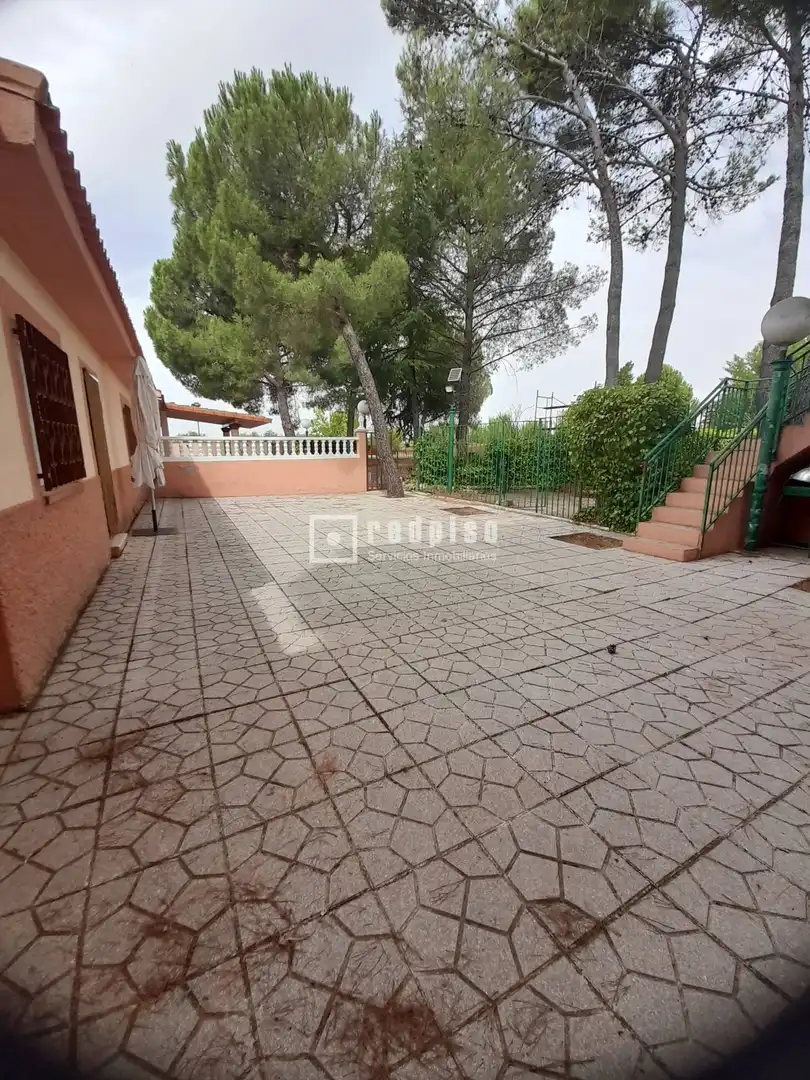 Terrassa de Casa o xalet en venda en Valdaracete amb Calefacció, Jardí privat i Terrassa