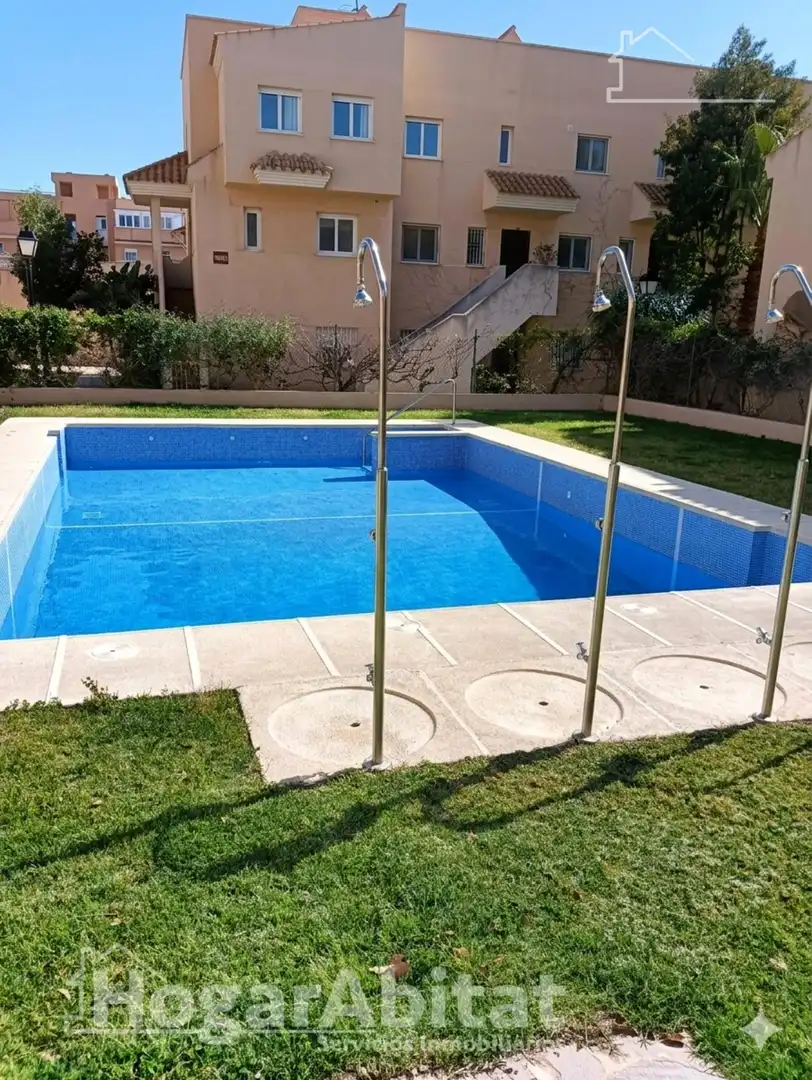 Schwimmbecken von Dachboden zum Verkauf in Roquetas de Mar mit Klimaanlage, Privatgarten und Terrasse