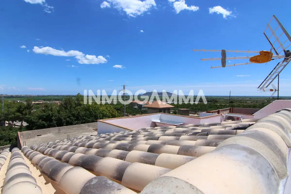 Vista exterior de Casa o chalet en venta en Llaurí con Aire acondicionado, Terraza y Amueblado
