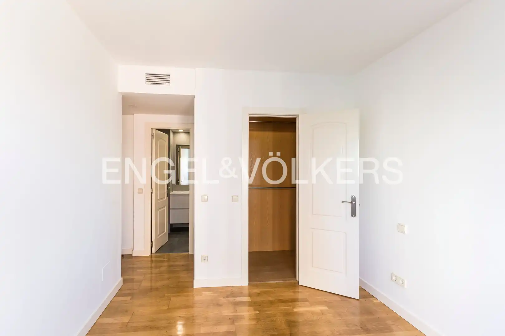 Schlafzimmer von Wohnung zur Miete in Madrid mit Klimaanlage, Heizung und Schwimmbad