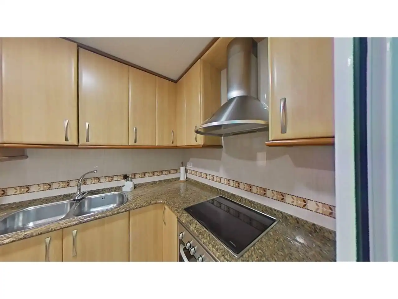 Cuina de Apartament en venda en Canovelles amb Calefacció i Balcó