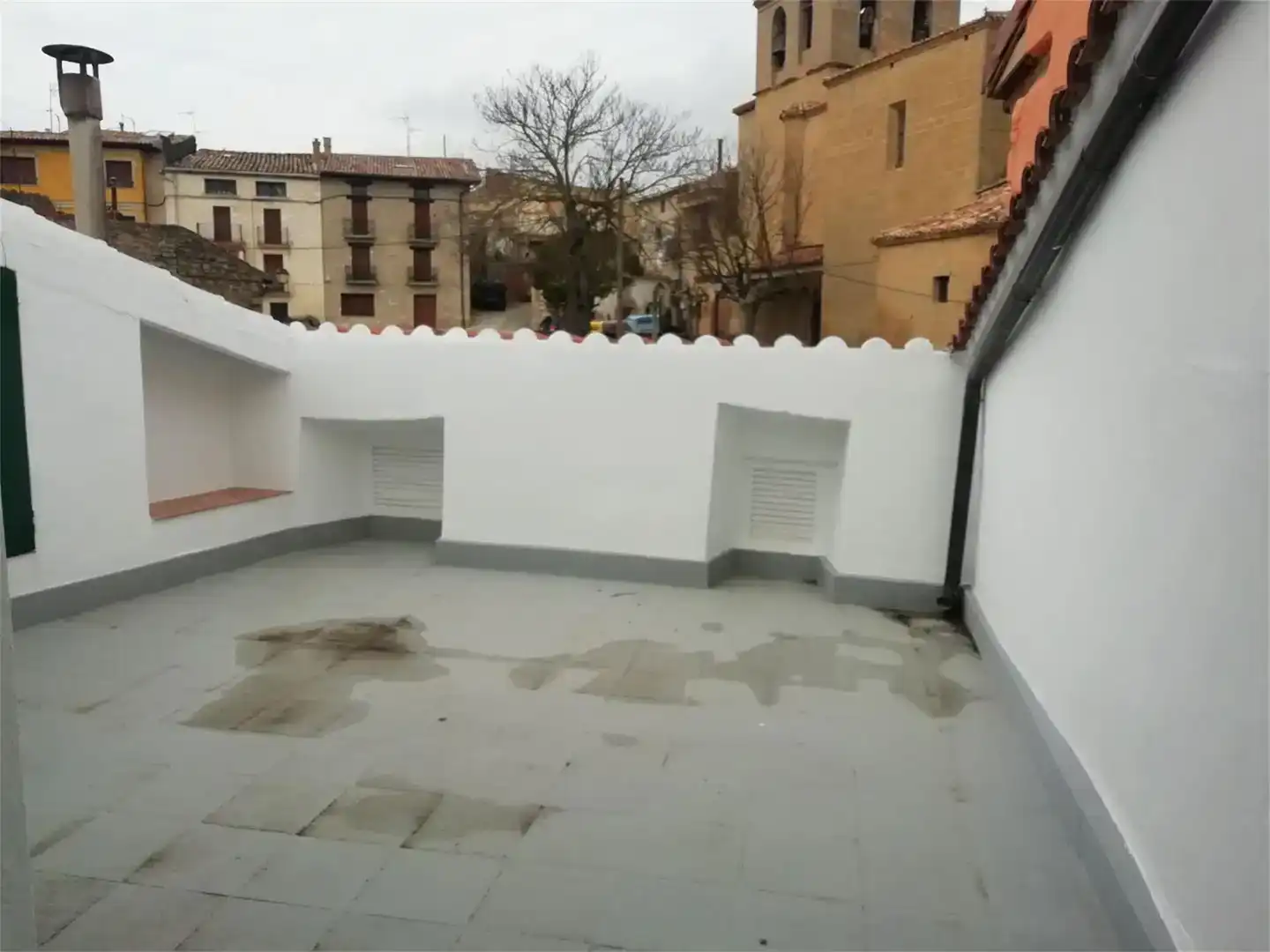 Terrassa de Casa adosada en venda en Aras amb Parquet, Traster i Forn