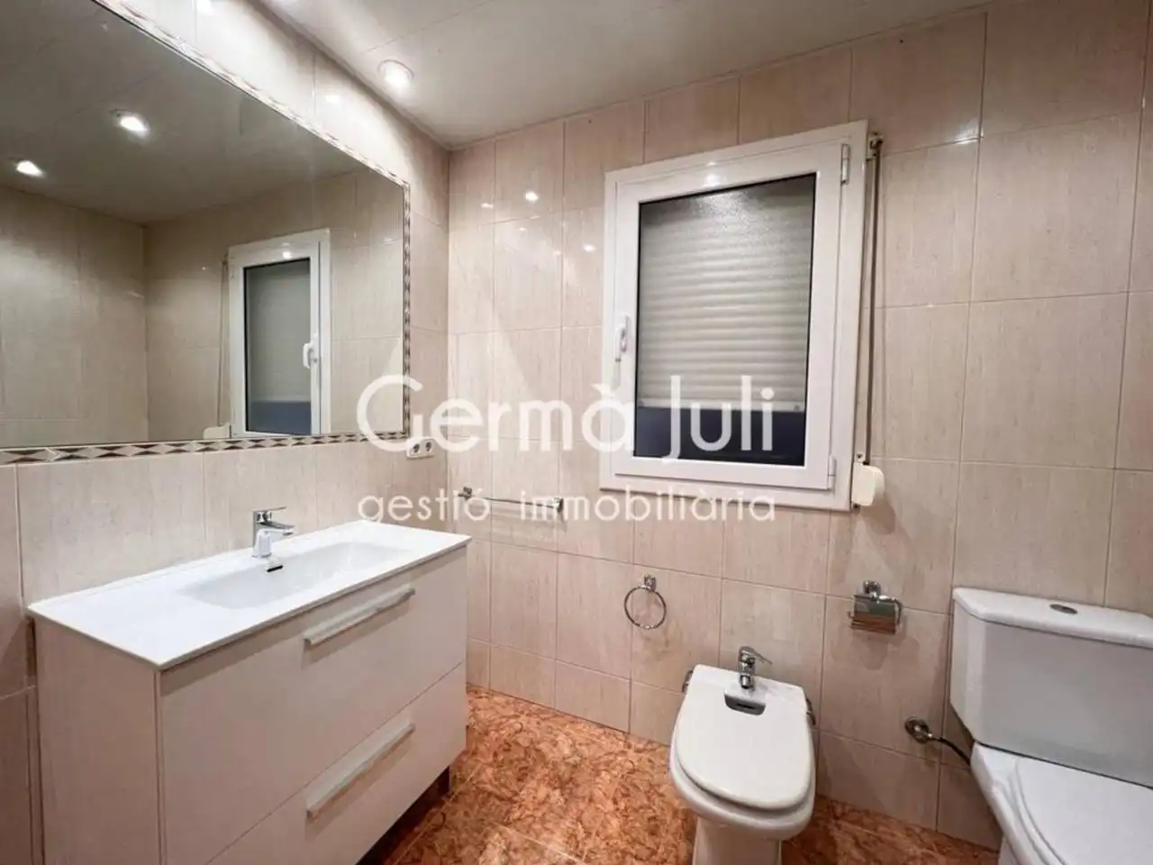 Badezimmer von Wohnungen zum Verkauf in Badalona