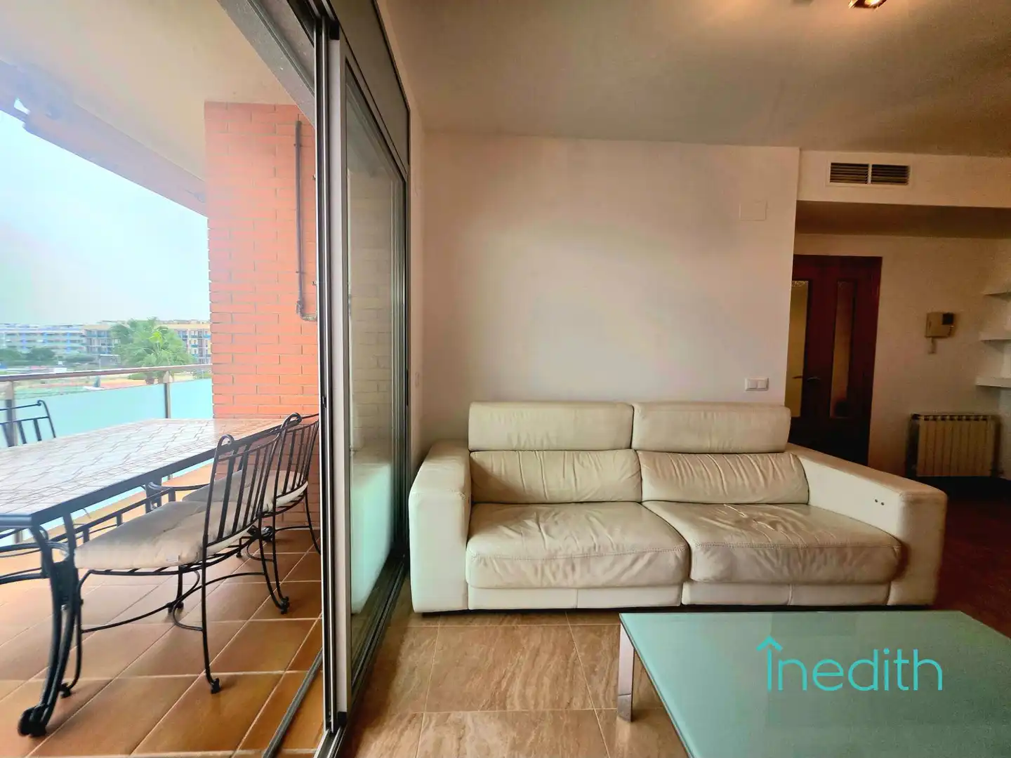 Wohnzimmer von Wohnung zum Verkauf in Cubelles mit Klimaanlage, Heizung und Terrasse
