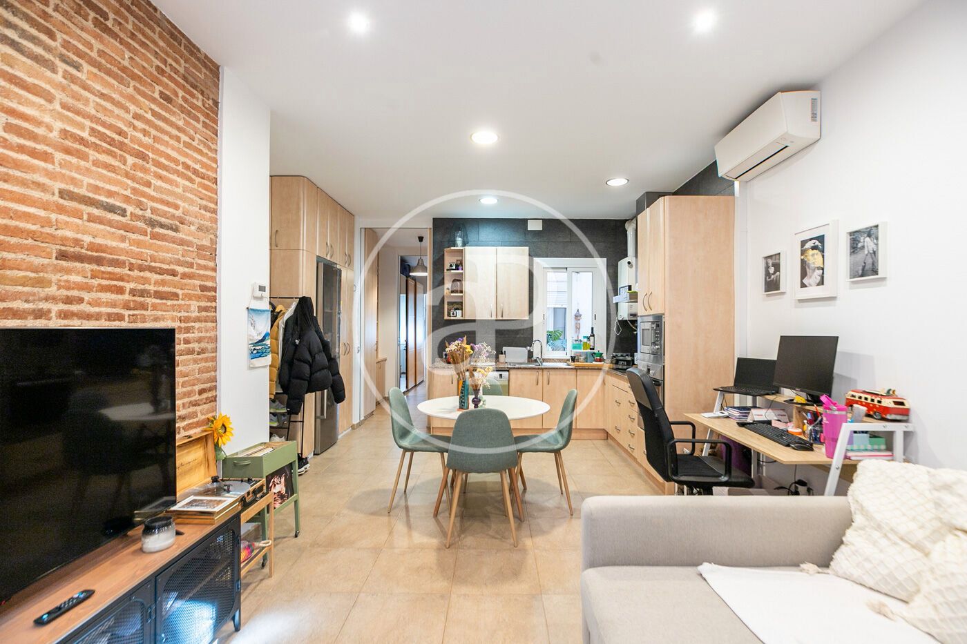 Exterior view of Flat for sale in  Barcelona Capital  with Air Conditioner, Heating and Balcony