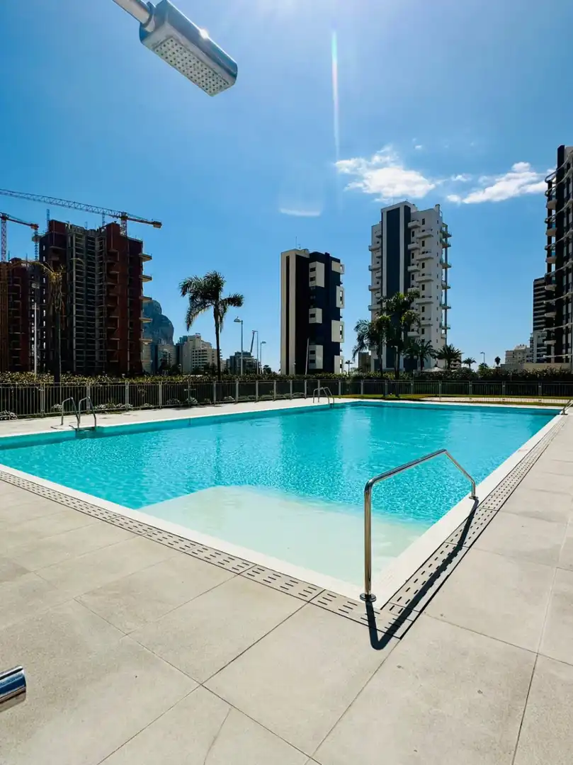 Piscina de Apartamento en venta en Calpe / Calp con Aire acondicionado, Calefacción y Jardín privado