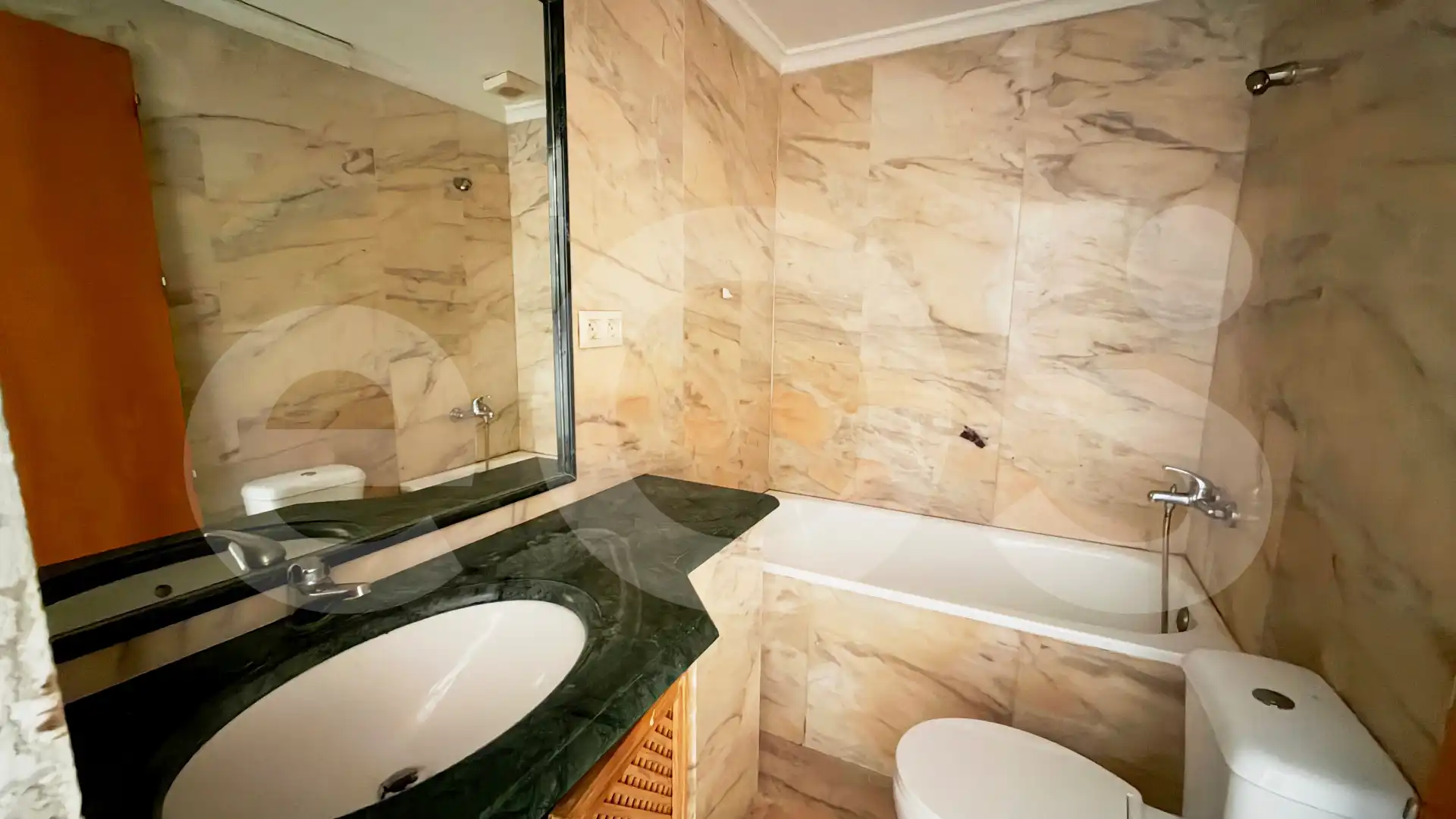 Bathroom of Flat for sale in Estepona  with Terrace