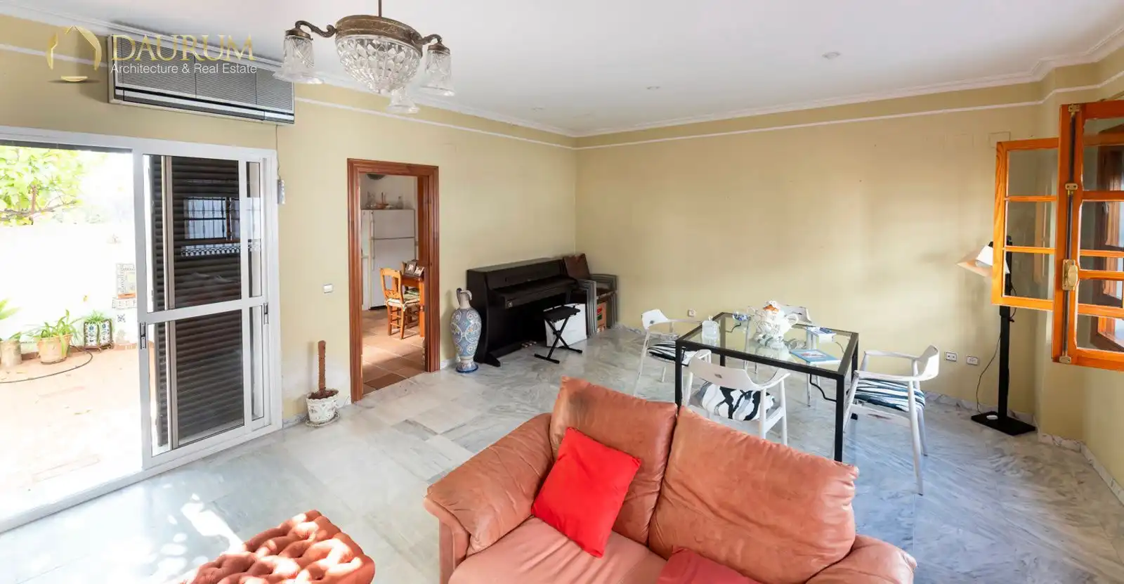 Sala d'estar de Casa o xalet en venda en Alcalá de Guadaira amb Aire condicionat, Calefacció i Terrassa