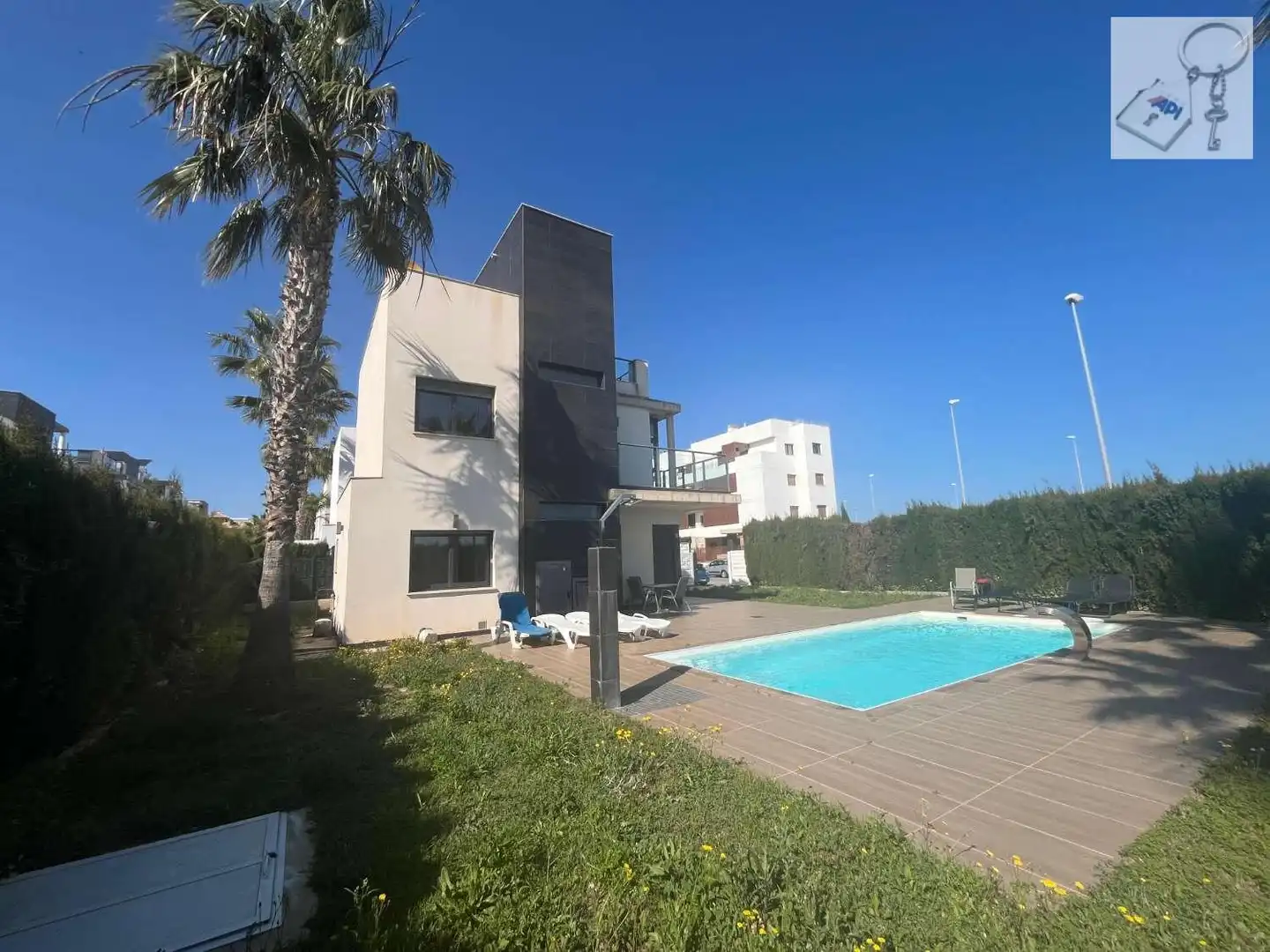 Vista exterior de Casa o chalet en venta en Orihuela con Aire acondicionado, Terraza y Piscina