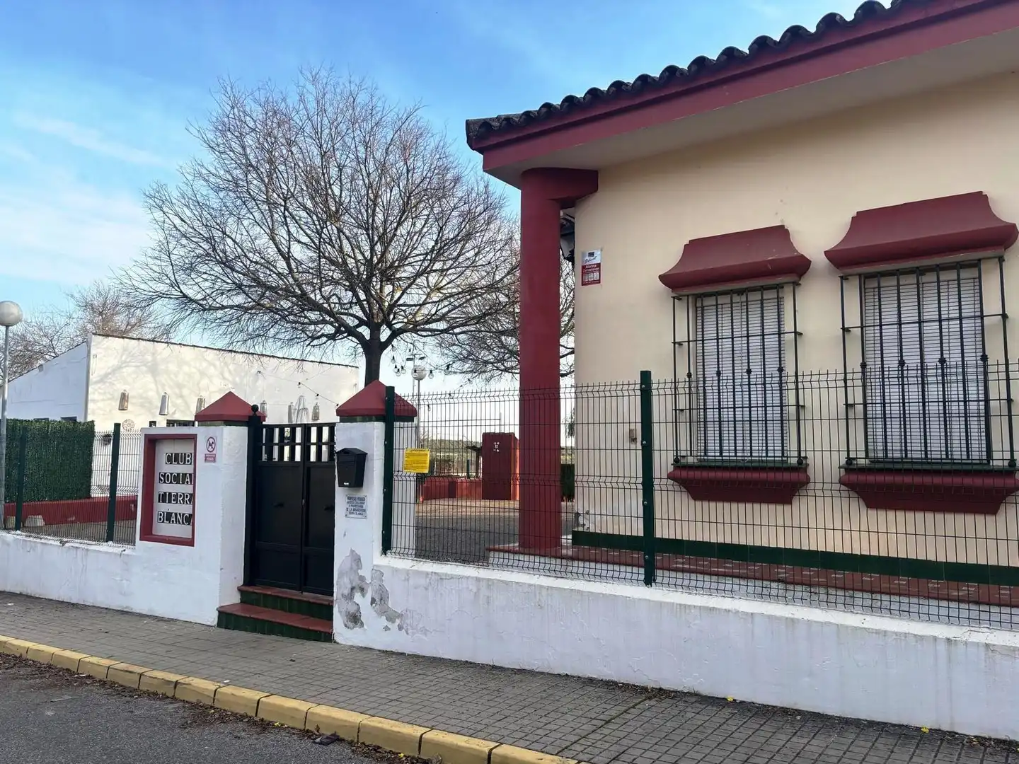 Außenansicht von Residential zum Verkauf in Salteras