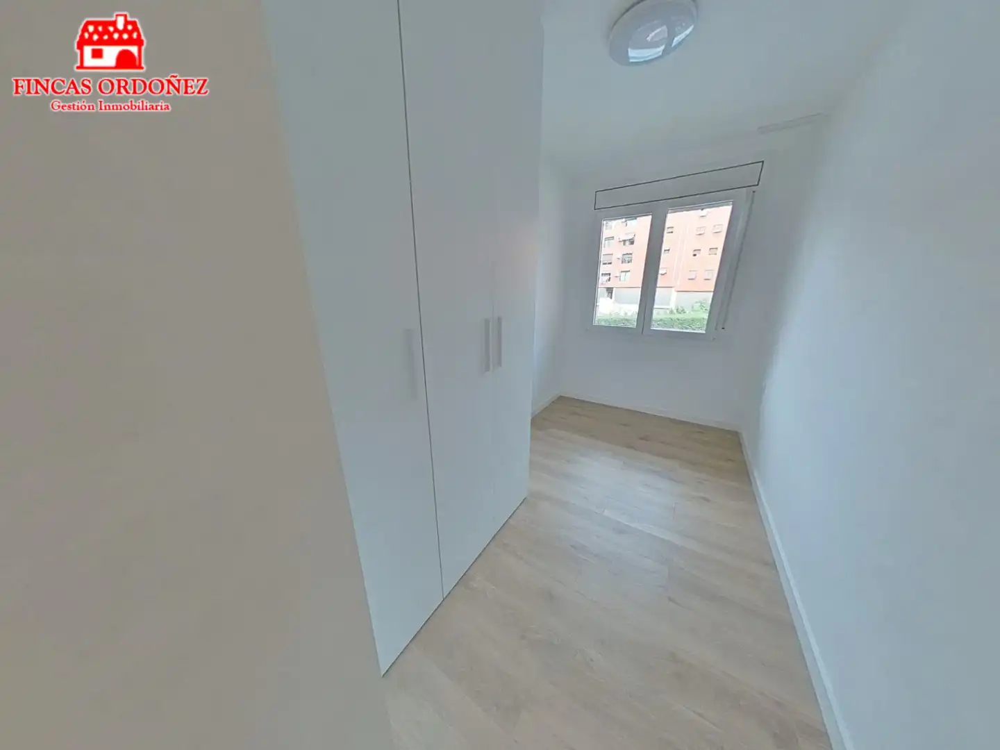 Schlafzimmer von Wohnung zum Verkauf in Sant Andreu de la Barca mit Klimaanlage, Heizung und Balkon