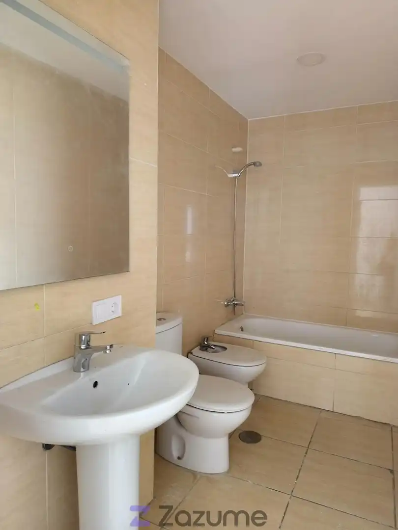 Bathroom of Flat for rent in Camas  with Balcony