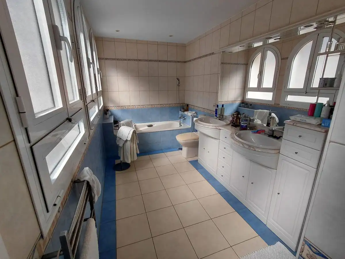 Baño de Ático en venta en Marbella con Terraza, Trastero y Piscina