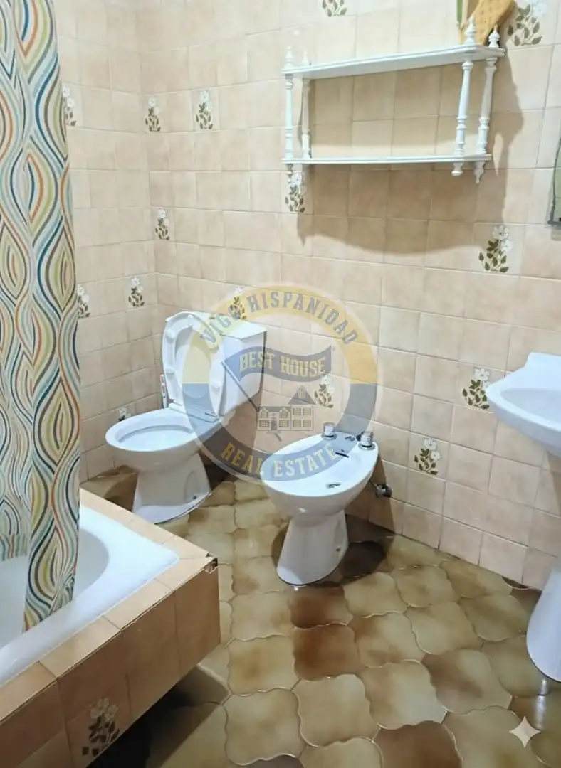 Bany de Casa o xalet en venda en Vigo  amb Terrassa i Moblat