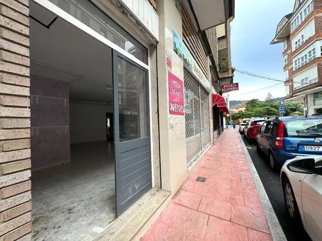 Commercial properties for rent in Calle La Paz, Los Corrales de Buelna