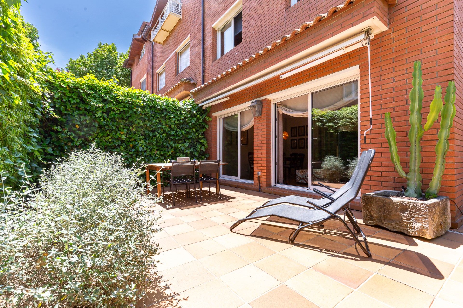 Garden of Single-family semi-detached for sale in Sant Cugat del Vallès  with Air Conditioner, Heating and Terrace