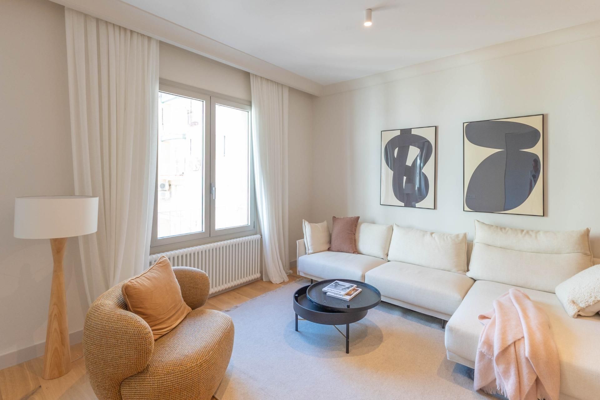 Living room of Flat for sale in  Barcelona Capital  with Air Conditioner, Heating and Balcony