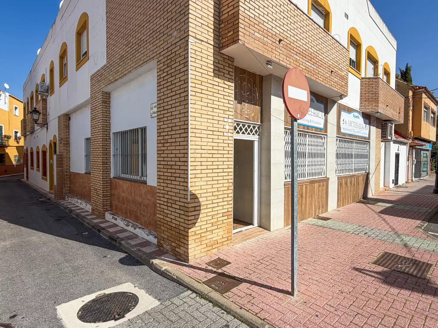 Vista exterior de Local en venta en Los Barrios con Aire acondicionado