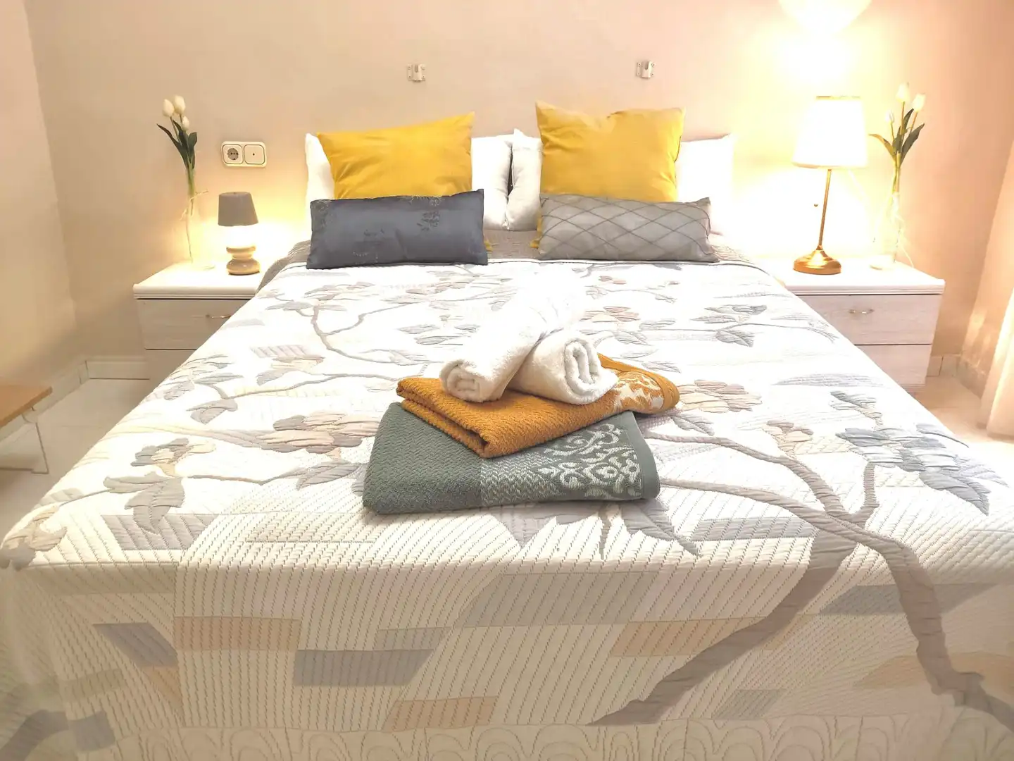 Bedroom of Apartments for rent in Granada  with Air Conditioner, Heating and Furnished