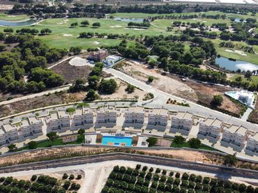 Baixos d'obra nova amb piscina en venda a Avenida Severiano Ballesteros