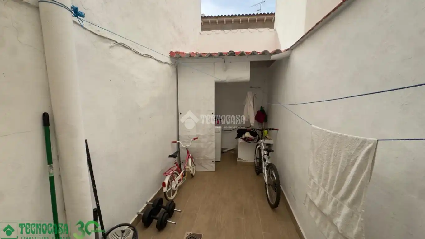 Casa aparellada amb jardí en venda a Alcázar de San Juan, imagen 16