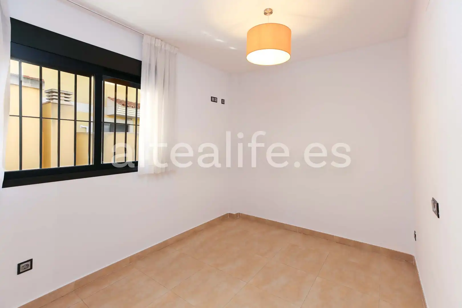 Habitación de Apartamento de alquiler en L'Alfàs del Pi con Aire acondicionado, Terraza y Trastero