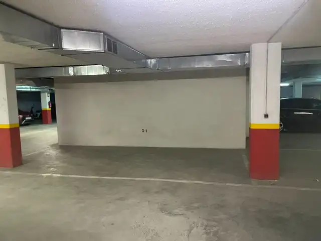 Parkplatz von Büro zur Miete in Santander mit Klimaanlage und Heizung