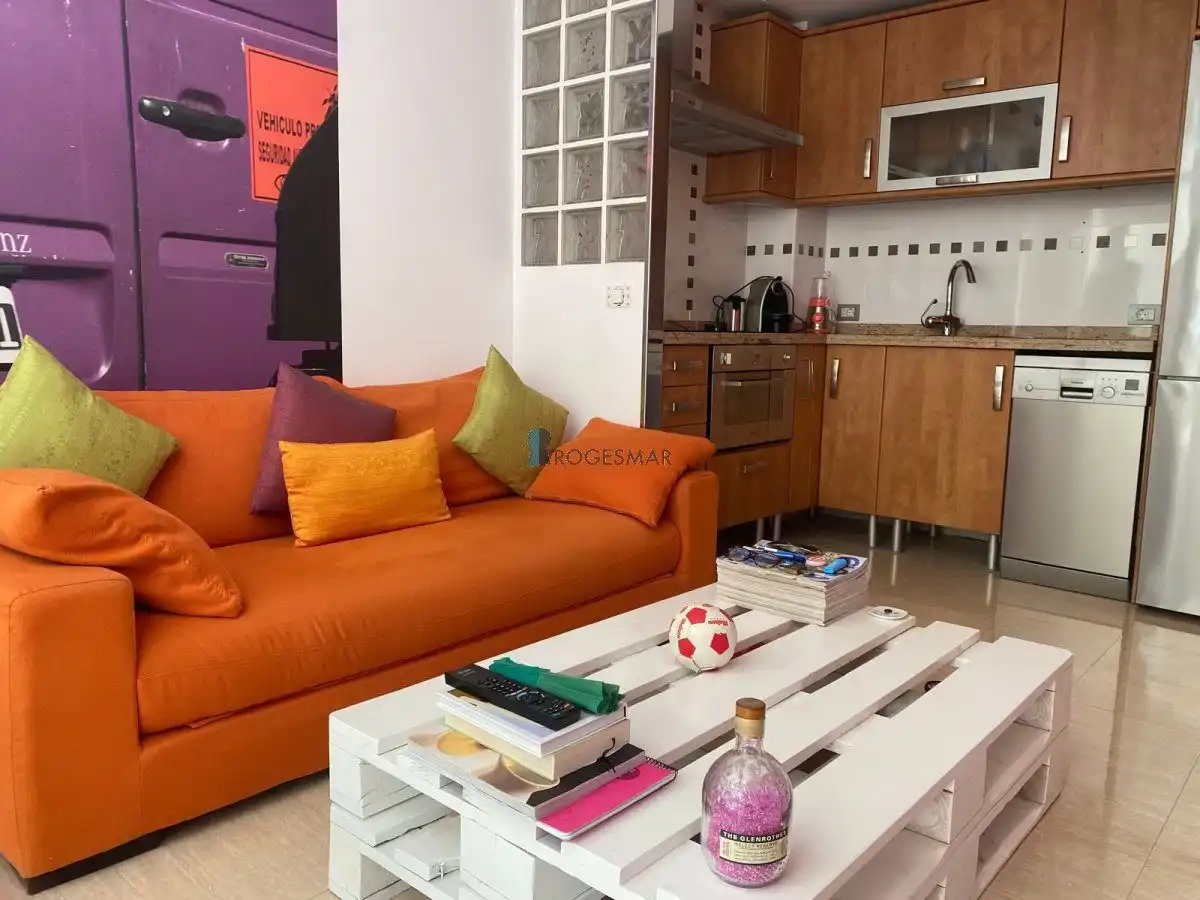 Sala de estar de Apartamento en venta en Benicasim / Benicàssim con Trastero y Piscina comunitaria