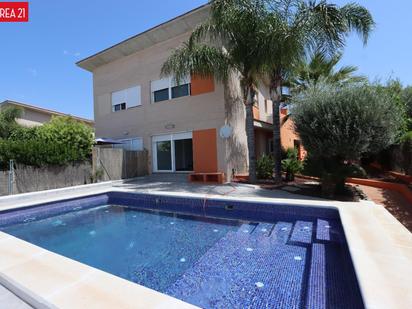 Piscina de Casa adosada en venda en La Pobla de Vallbona amb Aire condicionat, Calefacció i Jardí privat
