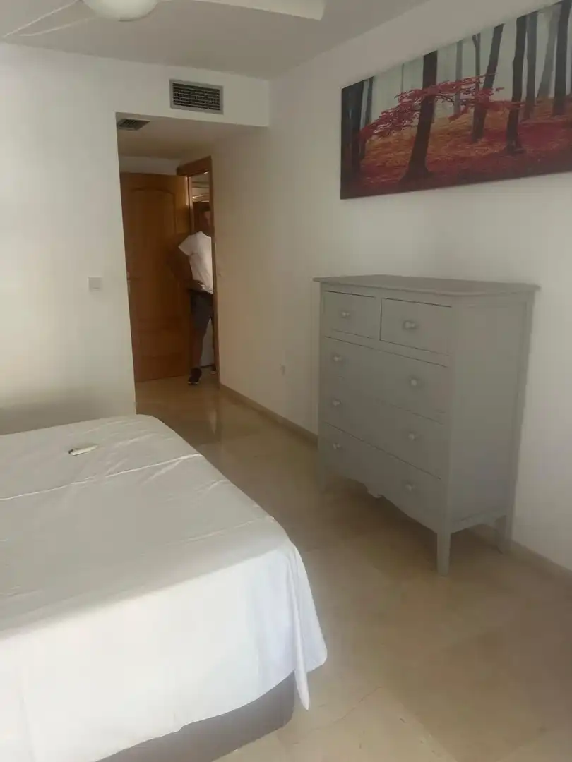 Habitación de Apartamento de alquiler en Marbella con Aire acondicionado, Terraza y Trastero