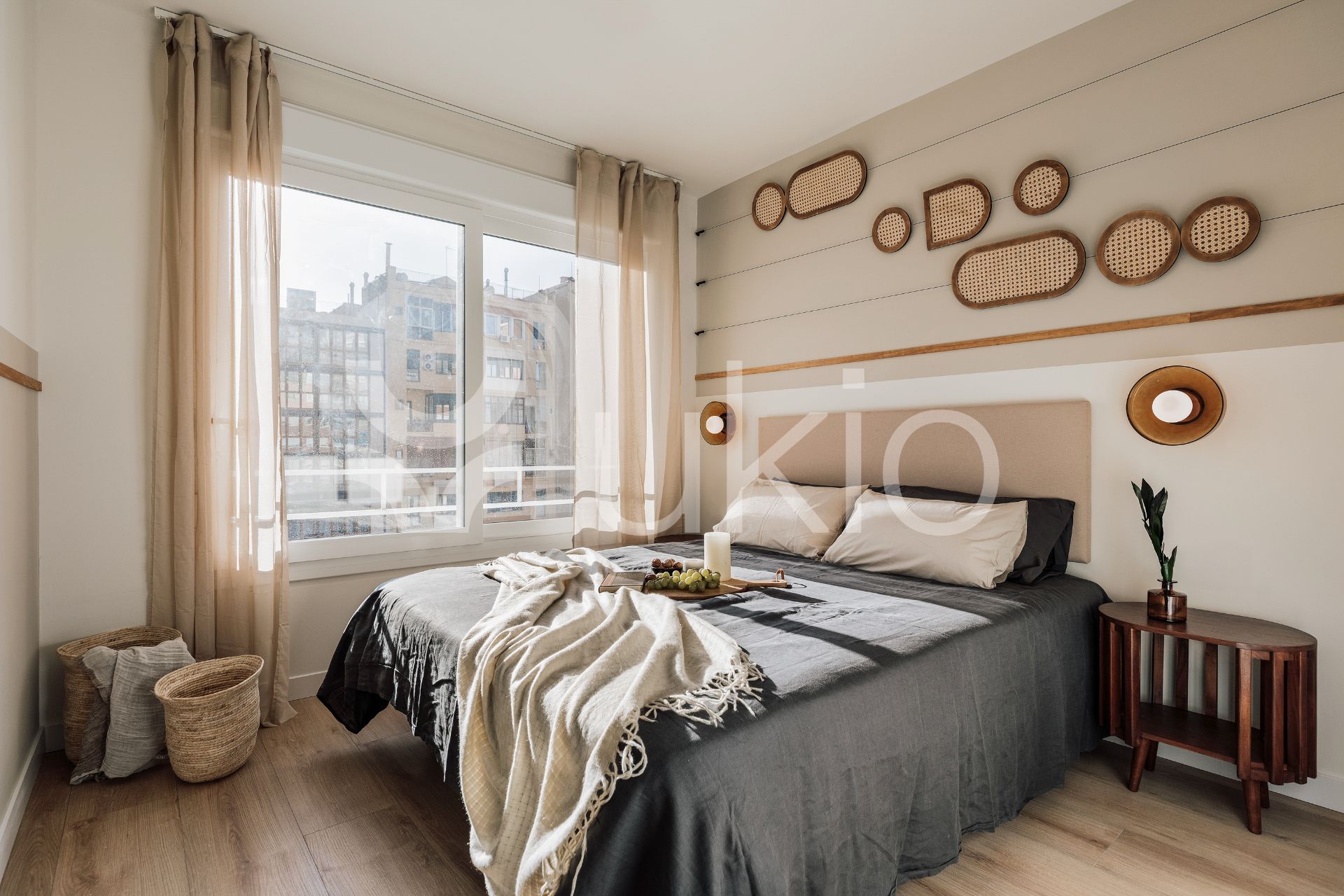 Dormitori de Apartament de lloguer en  Barcelona Capital amb Aire condicionat, Moblat i Forn