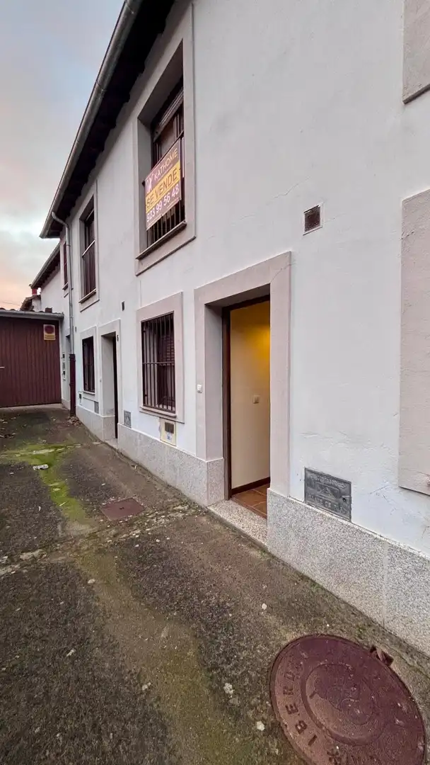 Vista exterior de Casa o chalet en venta en Candelario con Amueblado, Balcón y Alarma