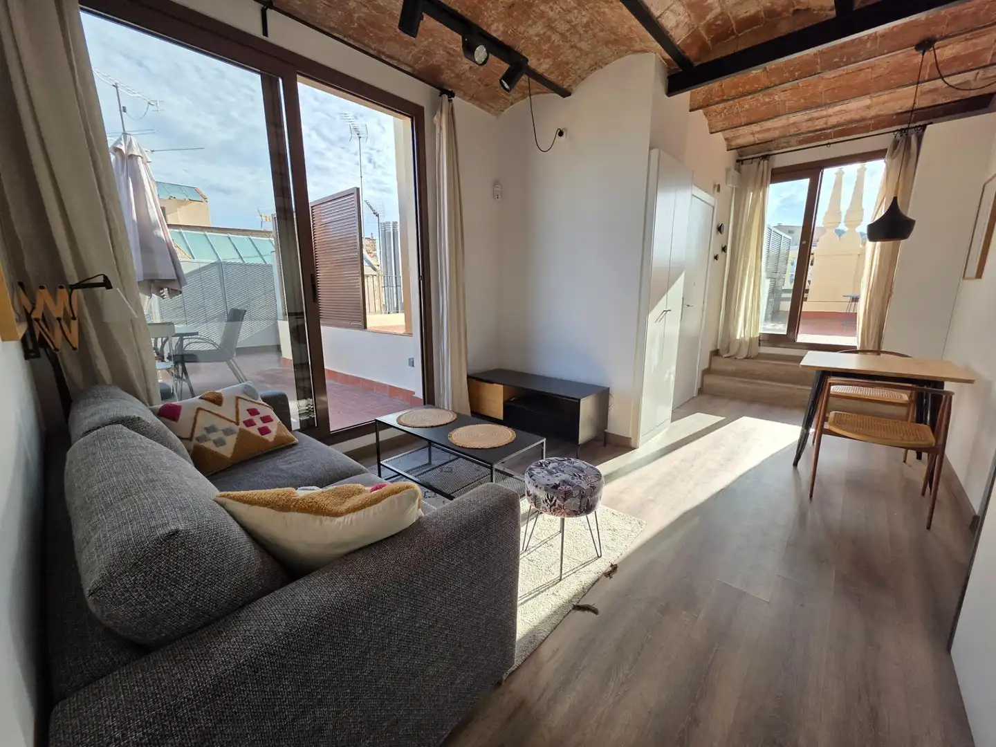 Sala de estar de Ático en venta en  Barcelona Capital con Aire acondicionado, Parquet y Terraza
