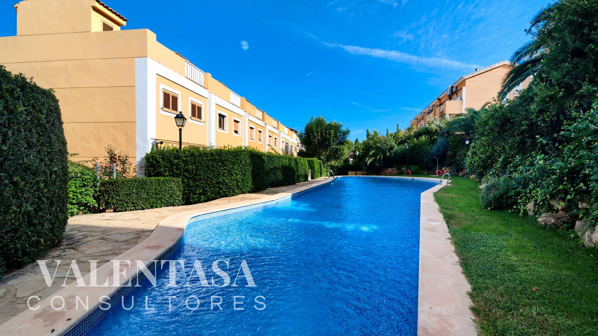 Exterior view of Single-family semi-detached for sale in Chiva  with Air Conditioner, Private garden and Terrace