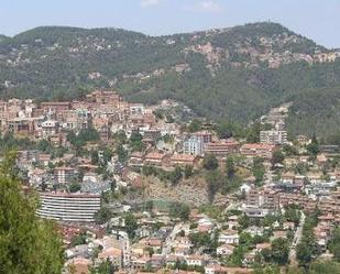 Vista exterior de Edifici en venda en Cornellà de Llobregat