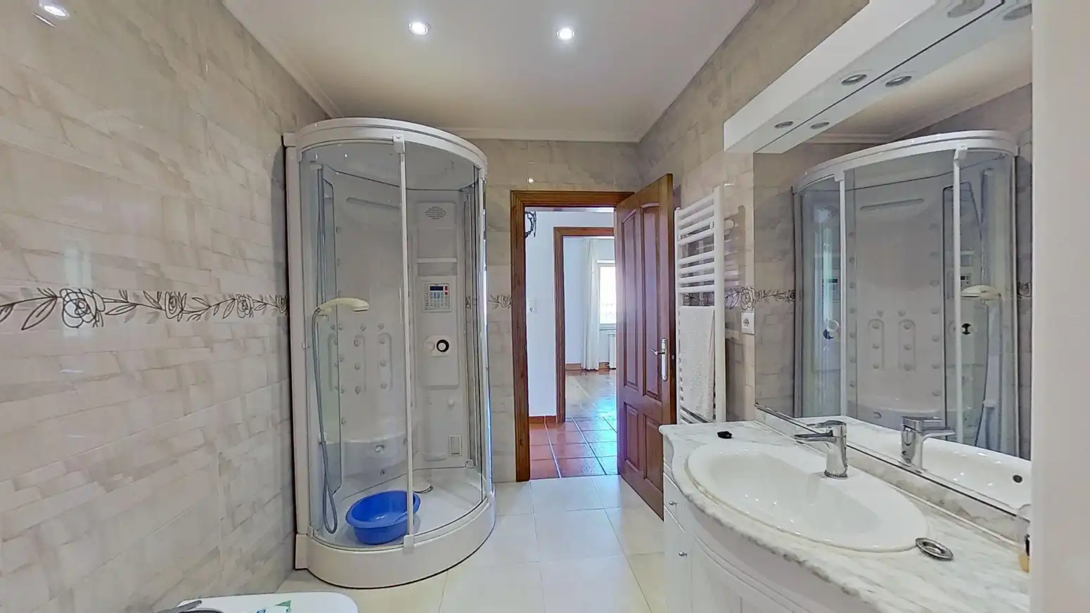 Baño de Casa o chalet en venta en Alfoz de Lloredo con Calefacción, Jardín privado y Parquet