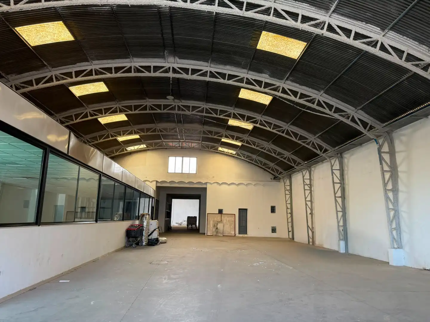Nau industrial de lloguer en Dos Hermanas amb Calefacció