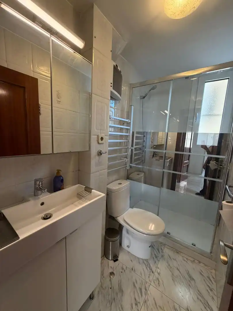 Baño de Piso de alquiler en Madrid con Aire acondicionado, Calefacción y Amueblado
