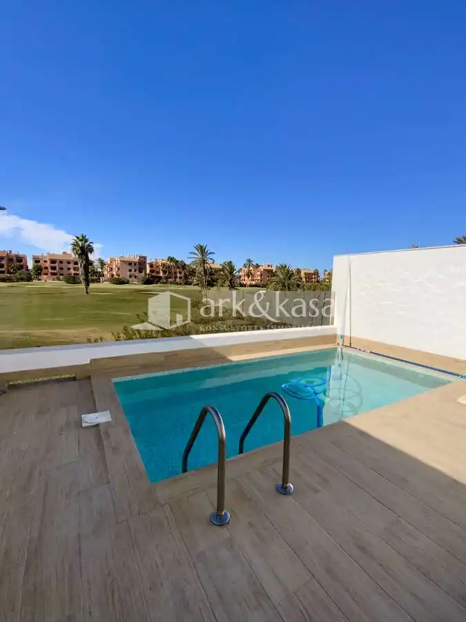 Piscina de Casa adosada en venta en Los Alcázares con Aire acondicionado, Calefacción y Terraza