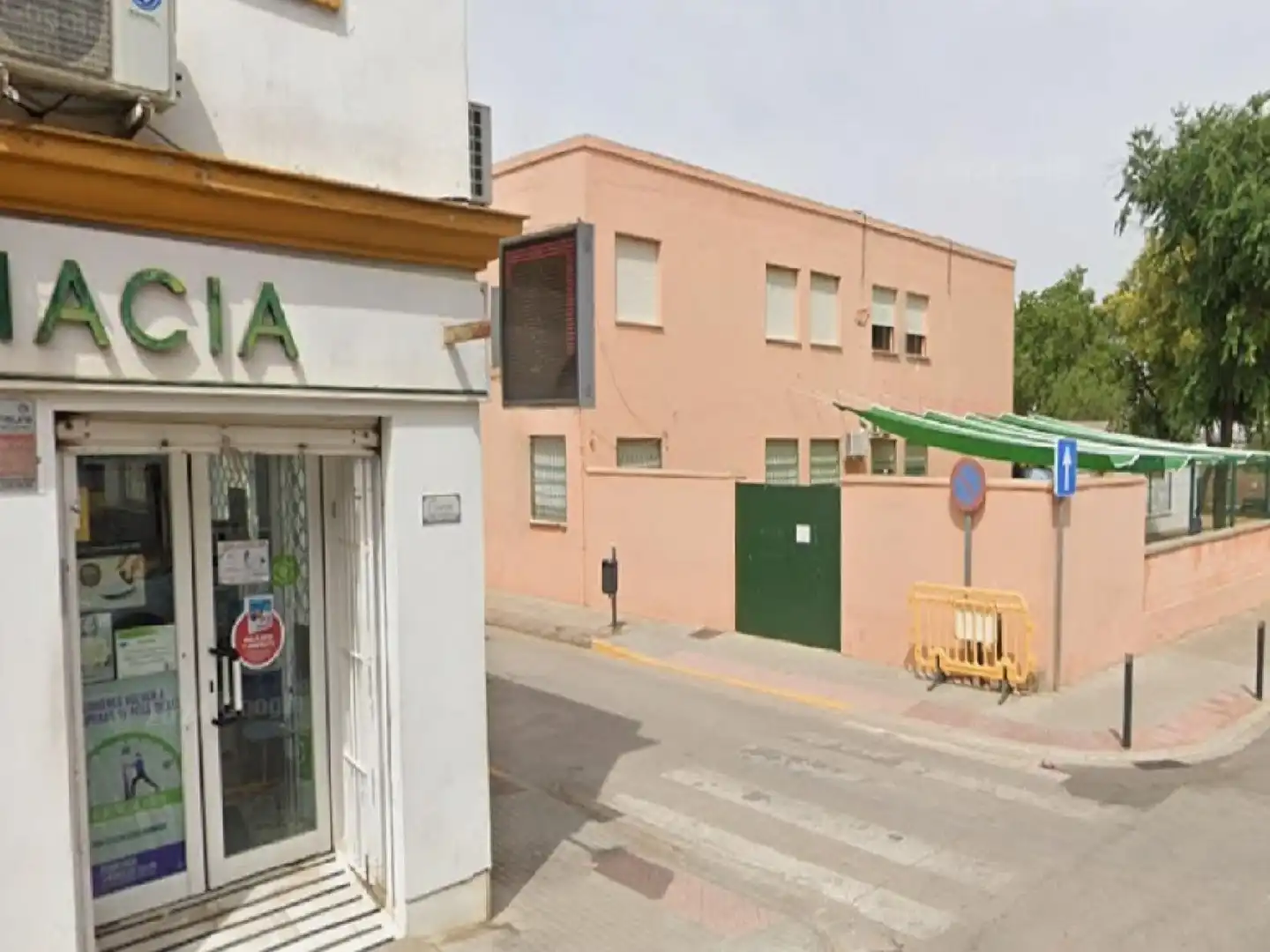 Vista exterior de Pis en venda en Dos Hermanas