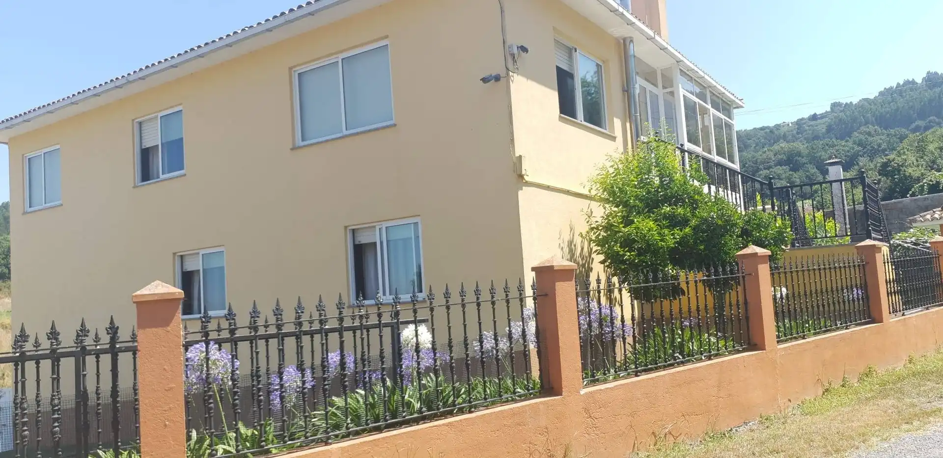 Vista exterior de Casa o xalet en venda en A Estrada  amb Jardí privat, Traster i Piscina